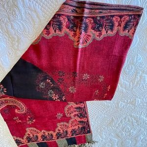 Large Pashmina reversible Fringed scarf, wrap, shawl Red Black NWOT!